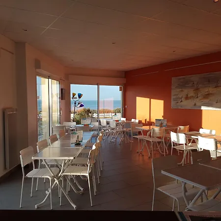 拉维吉耶假期酒店 莱萨布勒-多洛讷