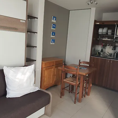 拉维吉耶假期酒店 莱萨布勒-多洛讷