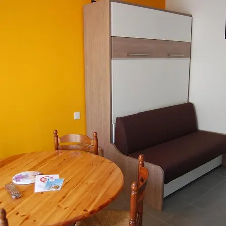 拉维吉耶假期酒店 4*