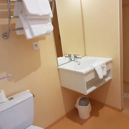 拉维吉耶假期酒店