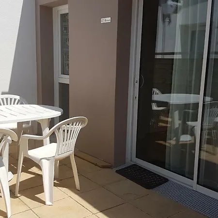 拉维吉耶假期酒店 莱萨布勒-多洛讷